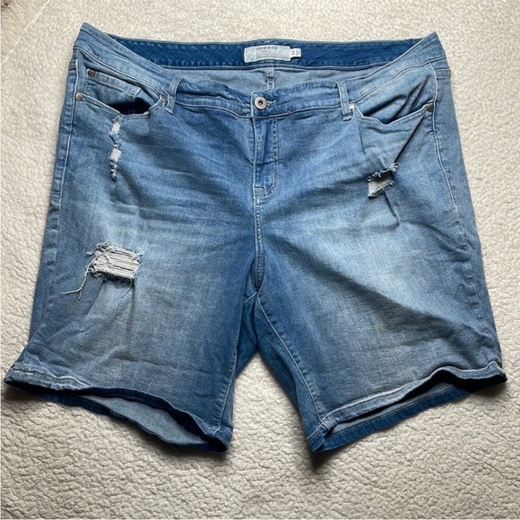 Torrid stretch Comfy Shorts Distressed Size 22 - Picture 1 of 8